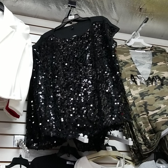 Sizes 14-24🔥NWT🔥 Mesh Front Sequin Top - Picture 2 of 4